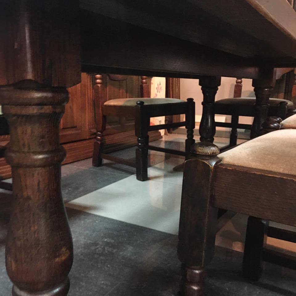 Обеденный комплект стол и 6 стульев