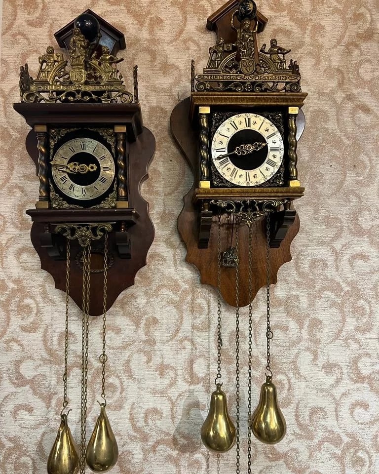 Голландские настенные часы с боем, в отличном рабочем состоянии.