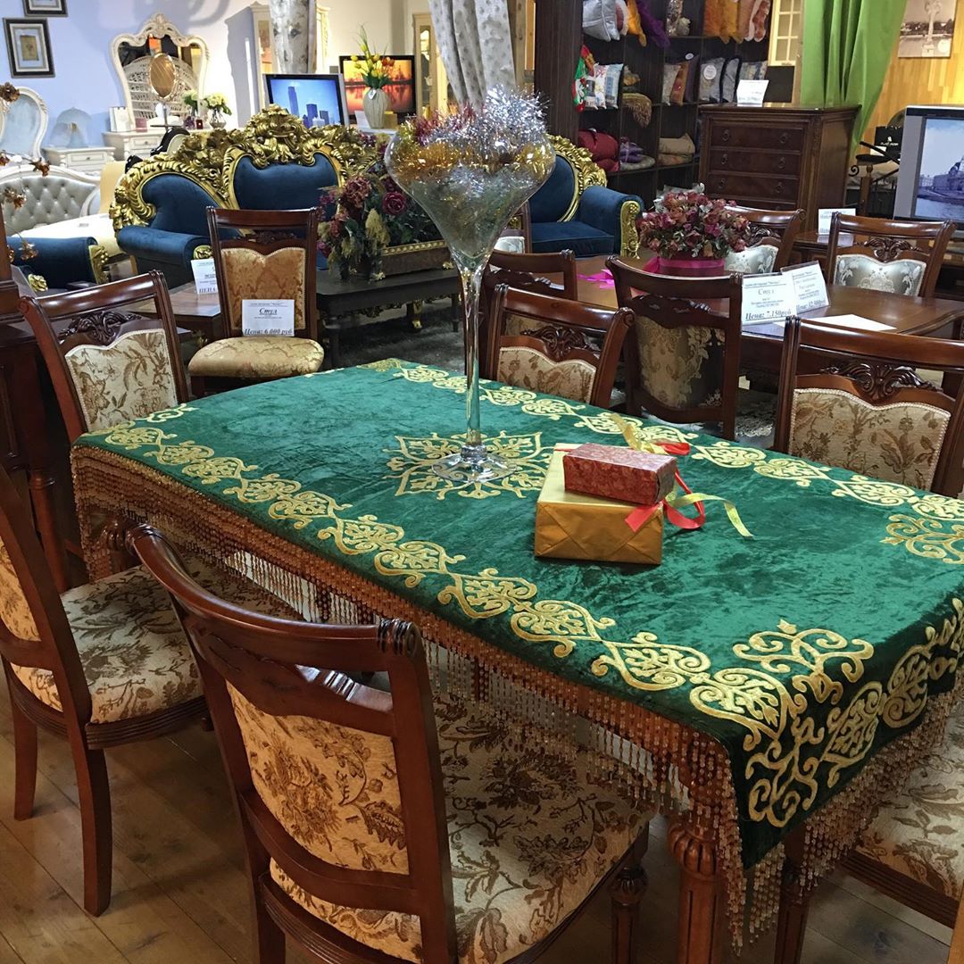 Классические столы в Калининграде